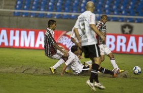 Iarley sentado faz o segundo gol do Corinthians durante a partida entre Fluminense x Corinthians, válida pela 22ª rodada do Campeonato Brasileiro de 2010, serie A, realizada esta noite no estádio do Engenhão