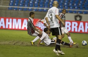 Iarley sentado faz o segundo gol do Corinthians durante a partida entre Fluminense x Corinthians, vlida pela 22 rodada do Campeonato Brasileiro de 2010, serie A, realizada esta noite no estdio do Engenho