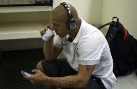 Roberto Carlos nos vestirios antes da partida entre Corinthians x Grmio/Presidente Prudente, vlida pela 23 rodada do Campeonato Brasileiro de 2010, serie A, realizada esta noite no estdio do Pacaembu