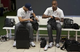 Leandro Castn e Thiago Heleno nos vestirios antes da partida entre Internacional/RS x Corinthians vlida pela 25 rodada do Campeonato Brasileiro de 2010, serie A, realizada esta tarde no estdio Beira-Rio, em Porto Alegre