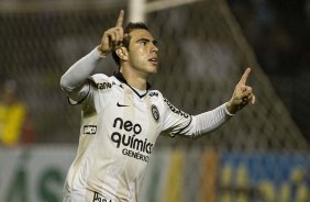 Bruno Cesar comemora seu gol durante a partida entre Corinthians x Botafogo, vlida pela 26 rodada do Campeonato Brasileiro de 2010, serie A, realizada esta noite no estdio do Pacaembu