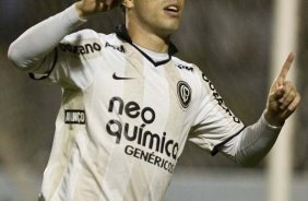 Bruno Cesar comemora seu gol durante a partida entre Corinthians x Botafogo, vlida pela 26 rodada do Campeonato Brasileiro de 2010, serie A, realizada esta noite no estdio do Pacaembu