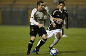 Bruno Cesar e Lucio Flavio durante a partida entre Corinthians x Botafogo, vlida pela 26 rodada do Campeonato Brasileiro de 2010, serie A, realizada esta noite no estdio do Pacaembu