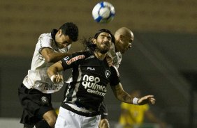 William; Loco Abreu e Alessandro durante a partida entre Corinthians x Botafogo, vlida pela 26 rodada do Campeonato Brasileiro de 2010, serie A, realizada esta noite no estdio do Pacaembu