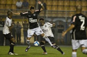 Fabio Ferreira e Defederico durante a partida entre Corinthians x Botafogo, vlida pela 26 rodada do Campeonato Brasileiro de 2010, serie A, realizada esta noite no estdio do Pacaembu
