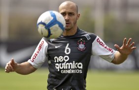 Alessandro durante o treino do Corinthians, realizado esta manh no CT Joaquim Grava, no Parque Ecolgico do Tiete. O prximo jogo da equipe, ser amanh, quarta-feira, dia 06/10, contra o Atltico-MG, na Arena do Jacar em Sete Lagoas/MG, pela 28. a rodada do Campeonato Brasileiro de 2010