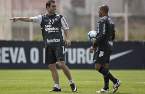 Bruno Cesar e Roberto Carlos durante o treino do Corinthians, realizado esta manh no CT Joaquim Grava, no Parque Ecolgico do Tiete. O prximo jogo da equipe, ser amanh, quarta-feira, dia 06/10, contra o Atltico-MG, na Arena do Jacar em Sete Lagoas/MG, pela 28. a rodada do Campeonato Brasileiro de 2010