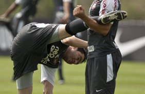 Chico e Alessandro durante o treino do Corinthians, realizado esta manh no CT Joaquim Grava, no Parque Ecolgico do Tiete. O prximo jogo da equipe, ser amanh, quarta-feira, dia 06/10, contra o Atltico-MG, na Arena do Jacar em Sete Lagoas/MG, pela 28. a rodada do Campeonato Brasileiro de 2010