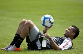 Dentinho durante o treino do Corinthians, realizado esta manh no CT Joaquim Grava, no Parque Ecolgico do Tiete. O prximo jogo da equipe, ser amanh, quarta-feira, dia 06/10, contra o Atltico-MG, na Arena do Jacar em Sete Lagoas/MG, pela 28. a rodada do Campeonato Brasileiro de 2010