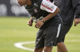 Dentinho e Adilson Batista durante o treino do Corinthians, realizado esta manh no CT Joaquim Grava, no Parque Ecolgico do Tiete. O prximo jogo da equipe, ser amanh, quarta-feira, dia 06/10, contra o Atltico-MG, na Arena do Jacar em Sete Lagoas/MG, pela 28. a rodada do Campeonato Brasileiro de 2010