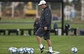 Adilson Batista durante o treino do Corinthians, realizado esta manh no CT Joaquim Grava, no Parque Ecolgico do Tiete. O prximo jogo da equipe, ser domingo dia 10/10, contra o Atltico-GO, no Pacaembu, pela 29. a rodada do Campeonato Brasileiro de 2010