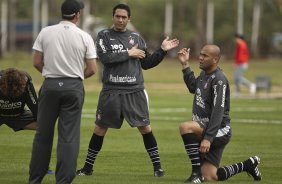 Chico e Souza durante o treino do Corinthians, realizado esta manh no CT Joaquim Grava, no Parque Ecolgico do Tiete. O prximo jogo da equipe, ser domingo dia 10/10, contra o Atltico-GO, no Pacaembu, pela 29. a rodada do Campeonato Brasileiro de 2010