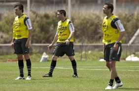 Paulo Andr; Chico e Leandro Castn durante o treino do Corinthians, realizado esta manh no CT Joaquim Grava, no Parque Ecolgico do Tiete. O prximo jogo da equipe, ser domingo dia 10/10, contra o Atltico-GO, no Pacaembu, pela 29. a rodada do Campeonato Brasileiro de 2010