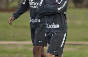 William e Alessandro durante o treino do Corinthians, realizado esta manhã no CT Joaquim Grava, no Parque Ecológico do Tiete. O próximo jogo da equipe, será domingo dia 10/10, contra o Atlético-GO, no Pacaembu, pela 29. a rodada do Campeonato Brasileiro de 2010