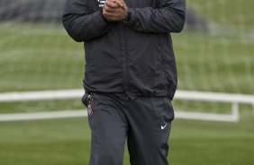 Mauro da Silva o novo auxiliar tcnico durante o treino do Corinthians, realizado esta tarde no CT Joaquim Grava, no Parque Ecolgico do Tiete. O prximo jogo da equipe, ser quarta-feira, dia 13/10, contra o Vasco/RJ, em So Janurio, ultimo jogo da 18. a rodada do Campeonato Brasileiro de 2010
