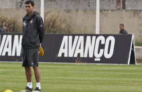 O tcnico interino Fabio Carille durante o treino do Corinthians, realizado esta tarde no CT Joaquim Grava, no Parque Ecolgico do Tiete. O prximo jogo da equipe, ser quarta-feira, dia 13/10, contra o Vasco/RJ, em So Janurio, ultimo jogo da 18. a rodada do Campeonato Brasileiro de 2010