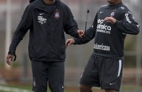 O tcnico interino Fabio Carille e Ronaldo durante o treino do Corinthians, realizado esta tarde no CT Joaquim Grava, no Parque Ecolgico do Tiete. O prximo jogo da equipe, ser quarta-feira, dia 13/10, contra o Vasco/RJ, em So Janurio, ultimo jogo da 18. a rodada do Campeonato Brasileiro de 2010