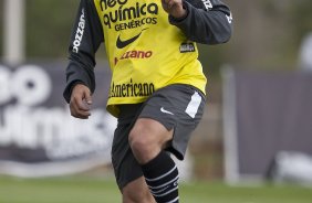 Roberto Carlos durante o treino do Corinthians, realizado esta tarde no CT Joaquim Grava, no Parque Ecolgico do Tiete. O prximo jogo da equipe, ser quarta-feira, dia 13/10, contra o Vasco/RJ, em So Janurio, ultimo jogo da 18. a rodada do Campeonato Brasileiro de 2010