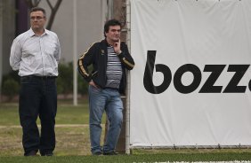 O diretor e futebol Mario Gobbi e o presidente Andres Sanchez durante o treino do Corinthians, realizado esta tarde no CT Joaquim Grava, no Parque Ecolgico do Tiete. O prximo jogo da equipe, ser domingo, dia 17/10, contra o Guarani/SP, no Brinco de Ouro da Princesa, em Campinas, pela 30. a rodada do Campeonato Brasileiro de 2010