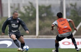 Ronaldo durante o treino do Corinthians contra o time sub-17, realizado esta tarde no CT Joaquim Grava, no Parque Ecolgico do Tiete. O prximo jogo da equipe, ser domingo, dia 17/10, contra o Guarani/SP, no Brinco de Ouro da Princesa, em Campinas, pela 30. a rodada do Campeonato Brasileiro de 2010