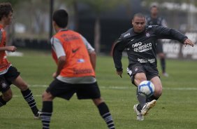 Ronaldo durante o treino do Corinthians contra o time sub-17, realizado esta tarde no CT Joaquim Grava, no Parque Ecolgico do Tiete. O prximo jogo da equipe, ser domingo, dia 17/10, contra o Guarani/SP, no Brinco de Ouro da Princesa, em Campinas, pela 30. a rodada do Campeonato Brasileiro de 2010