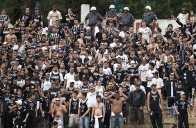 Policia Militar acompanha os torcedores durante o treino do Corinthians, realizado esta manhã no Parque São Jorge. O próximo jogo da equipe, será amanhã, domingo, dia 17/10, contra o Guarani/SP, no Brinco de Ouro da Princesa, em Campinas, pela 30. a rodada do Campeonato Brasileiro de 2010