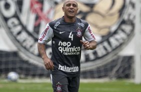 Roberto Carlos durante o treino do Corinthians, realizado esta manh no Parque So Jorge. O prximo jogo da equipe, ser amanh, domingo, dia 17/10, contra o Guarani/SP, no Brinco de Ouro da Princesa, em Campinas, pela 30. a rodada do Campeonato Brasileiro de 2010