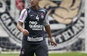 Roberto Carlos durante o treino do Corinthians, realizado esta manh no Parque So Jorge. O prximo jogo da equipe, ser amanh, domingo, dia 17/10, contra o Guarani/SP, no Brinco de Ouro da Princesa, em Campinas, pela 30. a rodada do Campeonato Brasileiro de 2010