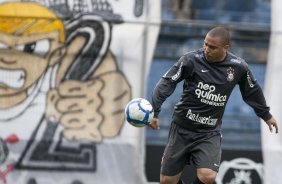 Ronaldo durante o treino do Corinthians, realizado esta manh no Parque So Jorge. O prximo jogo da equipe, ser amanh, domingo, dia 17/10, contra o Guarani/SP, no Brinco de Ouro da Princesa, em Campinas, pela 30. a rodada do Campeonato Brasileiro de 2010