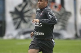 Ronaldo durante o treino do Corinthians, realizado esta manh no Parque So Jorge. O prximo jogo da equipe, ser amanh, domingo, dia 17/10, contra o Guarani/SP, no Brinco de Ouro da Princesa, em Campinas, pela 30. a rodada do Campeonato Brasileiro de 2010