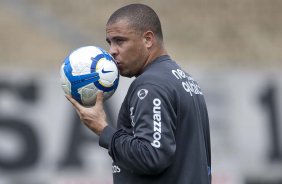 Ronaldo durante o treino do Corinthians, realizado esta manh no Parque So Jorge. O prximo jogo da equipe, ser amanh, domingo, dia 17/10, contra o Guarani/SP, no Brinco de Ouro da Princesa, em Campinas, pela 30. a rodada do Campeonato Brasileiro de 2010