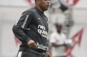 Ronaldo durante o treino do Corinthians, realizado esta manhã no Parque São Jorge. O próximo jogo da equipe, será amanhã, domingo, dia 17/10, contra o Guarani/SP, no Brinco de Ouro da Princesa, em Campinas, pela 30. a rodada do Campeonato Brasileiro de 2010
