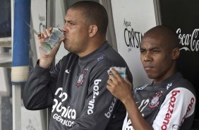 Ronaldo e Souza durante o treino do Corinthians, realizado esta manhã no Parque São Jorge. O próximo jogo da equipe, será amanhã, domingo, dia 17/10, contra o Guarani/SP, no Brinco de Ouro da Princesa, em Campinas, pela 30. a rodada do Campeonato Brasileiro de 2010