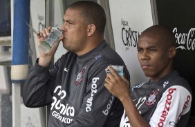 Ronaldo e Souza durante o treino do Corinthians, realizado esta manh no Parque So Jorge. O prximo jogo da equipe, ser amanh, domingo, dia 17/10, contra o Guarani/SP, no Brinco de Ouro da Princesa, em Campinas, pela 30. a rodada do Campeonato Brasileiro de 2010