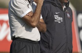 Fabio Carille e Mauro da Silva durante o treino do Corinthians, realizado esta tarde no CT Joaquim Grava no Parque Ecolgico. O prximo jogo da equipe ser domingo, dia 24/10, contra o Palmeiras no Pacaembu, pela 31. a rodada do Campeonato Brasileiro de 2010