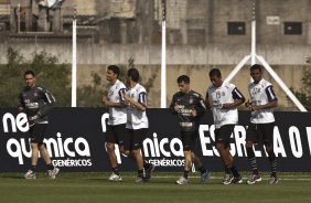 Jogadores durante o treino do Corinthians, realizado esta tarde no CT Joaquim Grava no Parque Ecolgico. O prximo jogo da equipe ser domingo, dia 24/10, contra o Palmeiras no Pacaembu, pela 31. a rodada do Campeonato Brasileiro de 2010