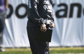 Cleber Xavier, auxiliar tcnico de Tite, durante o treino do Corinthians, realizado esta manh no CT Joaquim Grava no Parque Ecolgico. O prximo jogo da equipe ser domingo, dia 24/10, contra o Palmeiras no Pacaembu, pela 31. a rodada do Campeonato Brasileiro de 2010