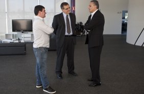 O presidente Andres Sanchez; o diretor de futebol Mario Gobbi e o tcnico Tite antes da sua apresentacao aos jogadores, antes do treino do Corinthians, realizado esta manh no CT Joaquim Grava no Parque Ecolgico. O prximo jogo da equipe ser domingo, dia 24/10, contra o Palmeiras no Pacaembu, pela 31. a rodada do Campeonato Brasileiro de 2010