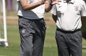 O técnico Tite e seu auxiliar Cleber Xavier durante o treino do Corinthians, realizado esta manhã no CT Joaquim Grava no Parque Ecológico. O próximo jogo da equipe será domingo, dia 24/10, contra o Palmeiras no Pacaembu, pela 31. a rodada do Campeonato Brasileiro de 2010