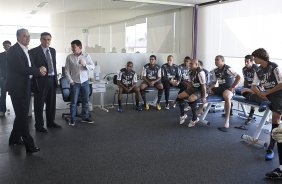 O técnico Tite foi apresentado aos jogadores antes do treino do Corinthians, realizado esta manhã no CT Joaquim Grava no Parque Ecológico. O próximo jogo da equipe será domingo, dia 24/10, contra o Palmeiras no Pacaembu, pela 31. a rodada do Campeonato Brasileiro de 2010