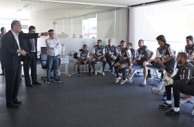 O técnico Tite foi apresentado aos jogadores antes do treino do Corinthians, realizado esta manhã no CT Joaquim Grava no Parque Ecológico. O próximo jogo da equipe será domingo, dia 24/10, contra o Palmeiras no Pacaembu, pela 31. a rodada do Campeonato Brasileiro de 2010