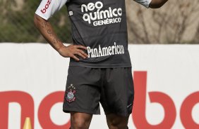 Roberto Carlos durante o treino do Corinthians, realizado esta tarde no CT Joaquim Grava no Parque Ecolgico. O prximo jogo da equipe ser domingo, dia 24/10, contra o Palmeiras no Pacaembu, pela 31. a rodada do Campeonato Brasileiro de 2010