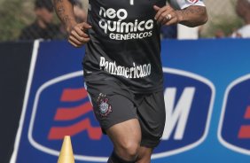Roberto Carlos durante o treino do Corinthians, realizado esta tarde no CT Joaquim Grava no Parque Ecolgico. O prximo jogo da equipe ser domingo, dia 24/10, contra o Palmeiras no Pacaembu, pela 31. a rodada do Campeonato Brasileiro de 2010