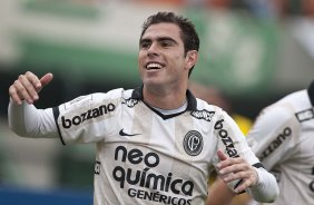 Bruno Cesar comemora seu gol durante a partida entre Corinthians x Palmeiras, válida pela 31ª rodada do Campeonato Brasileiro de 2010, serie A, realizada esta tarde no estádio do Pacaembu