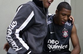 Dentinho e Jucilei nos vestiários antes da partida entre Corinthians x Palmeiras, válida pela 31ª rodada do Campeonato Brasileiro de 2010, serie A, realizada esta tarde no estádio do Pacaembu