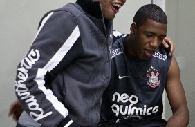 Dentinho e Jucilei nos vestirios antes da partida entre Corinthians x Palmeiras, vlida pela 31 rodada do Campeonato Brasileiro de 2010, serie A, realizada esta tarde no estdio do Pacaembu