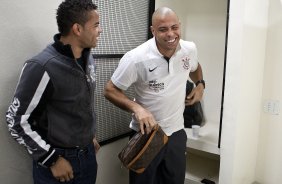 Dentinho e Ronaldo nos vestiários antes da partida entre Corinthians x Palmeiras, válida pela 31ª rodada do Campeonato Brasileiro de 2010, serie A, realizada esta tarde no estádio do Pacaembu
