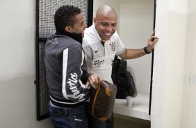 Dentinho e Ronaldo nos vestiários antes da partida entre Corinthians x Palmeiras, válida pela 31ª rodada do Campeonato Brasileiro de 2010, serie A, realizada esta tarde no estádio do Pacaembu