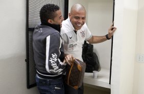 Dentinho e Ronaldo nos vestirios antes da partida entre Corinthians x Palmeiras, vlida pela 31 rodada do Campeonato Brasileiro de 2010, serie A, realizada esta tarde no estdio do Pacaembu