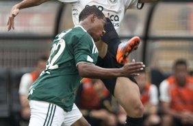 Iarley e Luis Felipe durante a partida entre Corinthians x Palmeiras, vlida pela 31 rodada do Campeonato Brasileiro de 2010, serie A, realizada esta tarde no estdio do Pacaembu